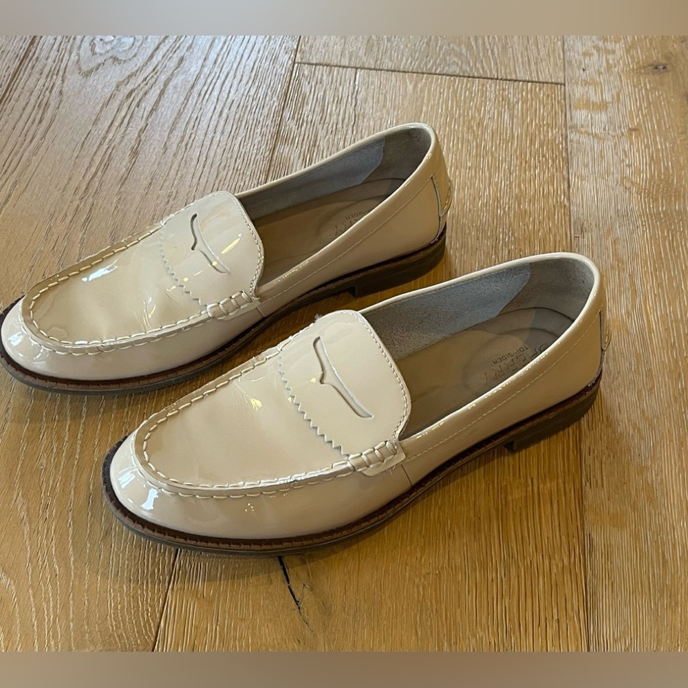 Sperry patent leather penny loafer beige nude 7.5